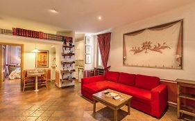 Lovely Flat By The Trevi Fountain